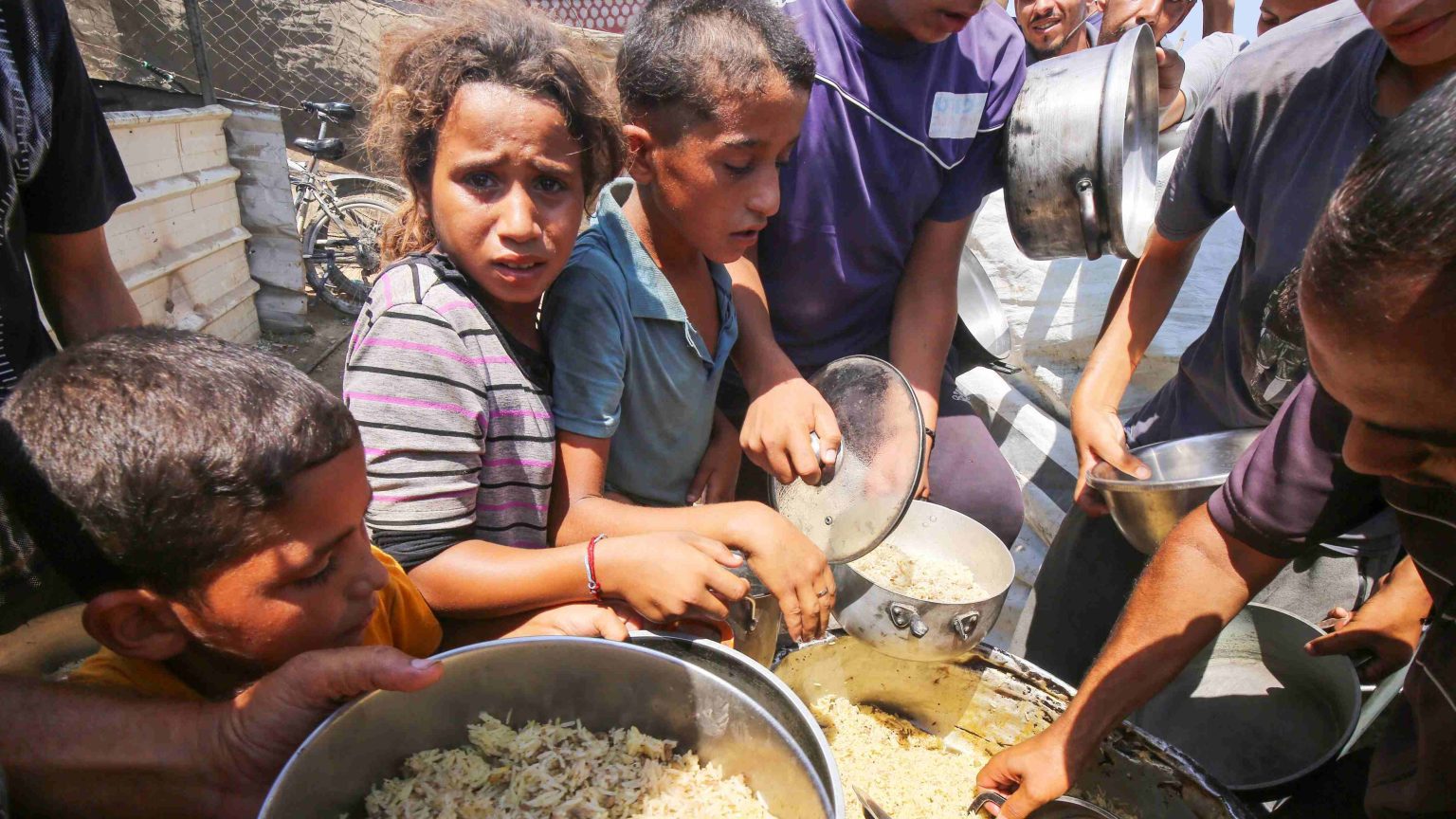 Migrantų vaikai – pažeidžiami trigubai, įspėja Caritas, telkdamas valstybes besąlygiškai jų apsaugai